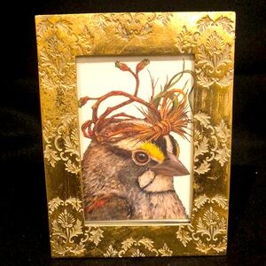 BEAUTIFUL GOLD METAL  FLORAL FRAME WITH BIRD PIC. Excellent condItion